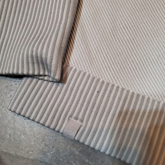 Lululemon Rest Less Pullover. Long sleeves. Diagonal ribbed. Grey and white. 4. - Picture 8 of 12